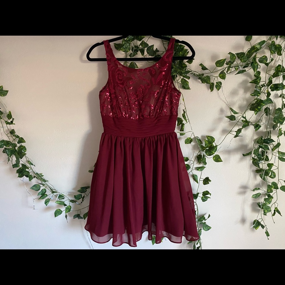 SPARKLY RED DRESS